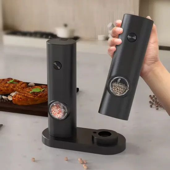 Molinillo de pimienta y chile recargable con logotipo personalizado, botella de acero inoxidable de 740 ml, molinillo eléctrico 2 en 1 para sal y pimienta.